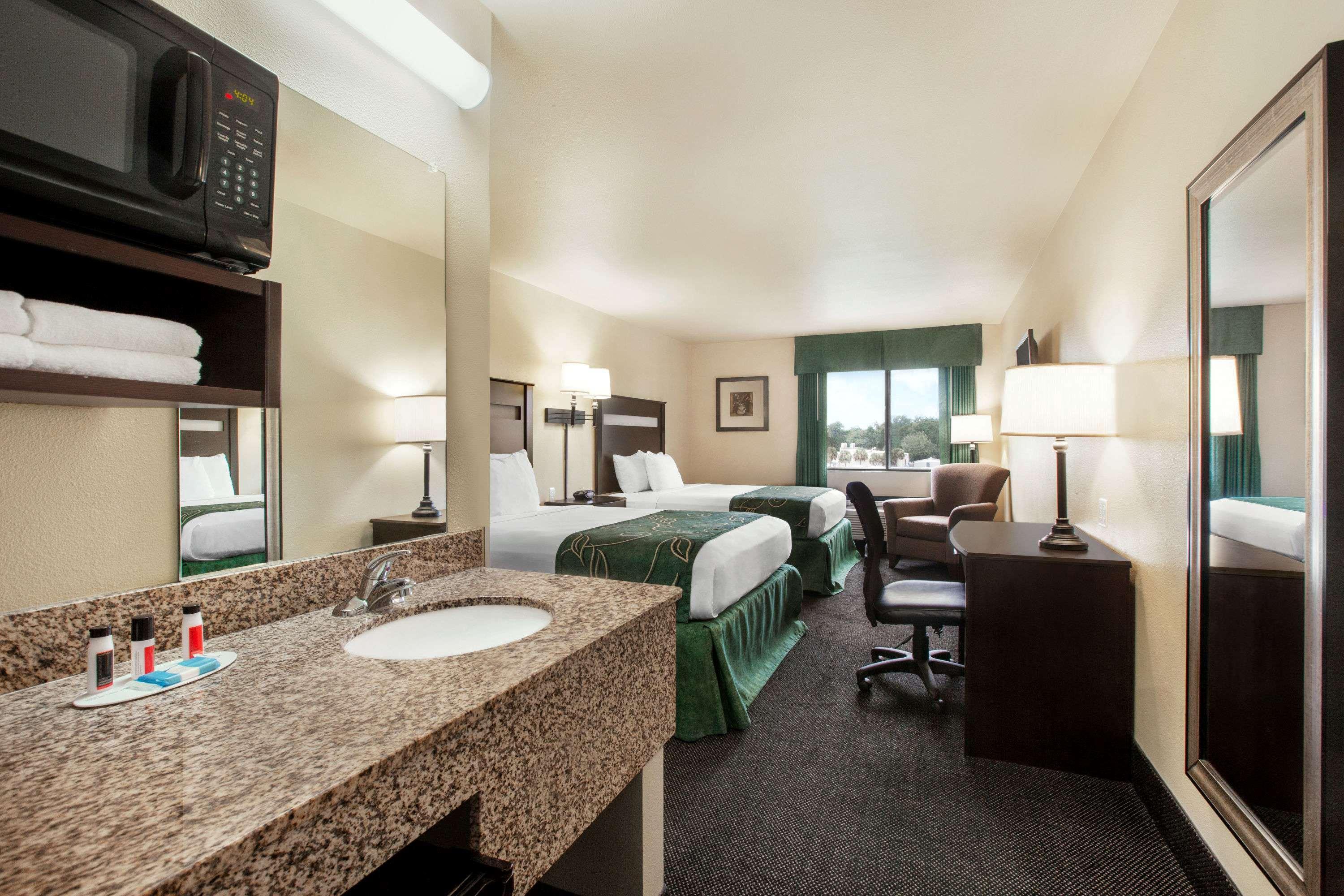 Travelodge By Wyndham Livonia Esterno foto