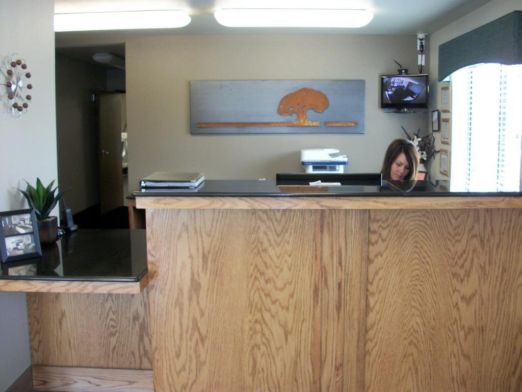 Travelodge By Wyndham Livonia Esterno foto