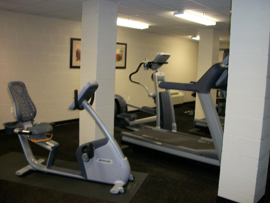 Travelodge By Wyndham Livonia Esterno foto