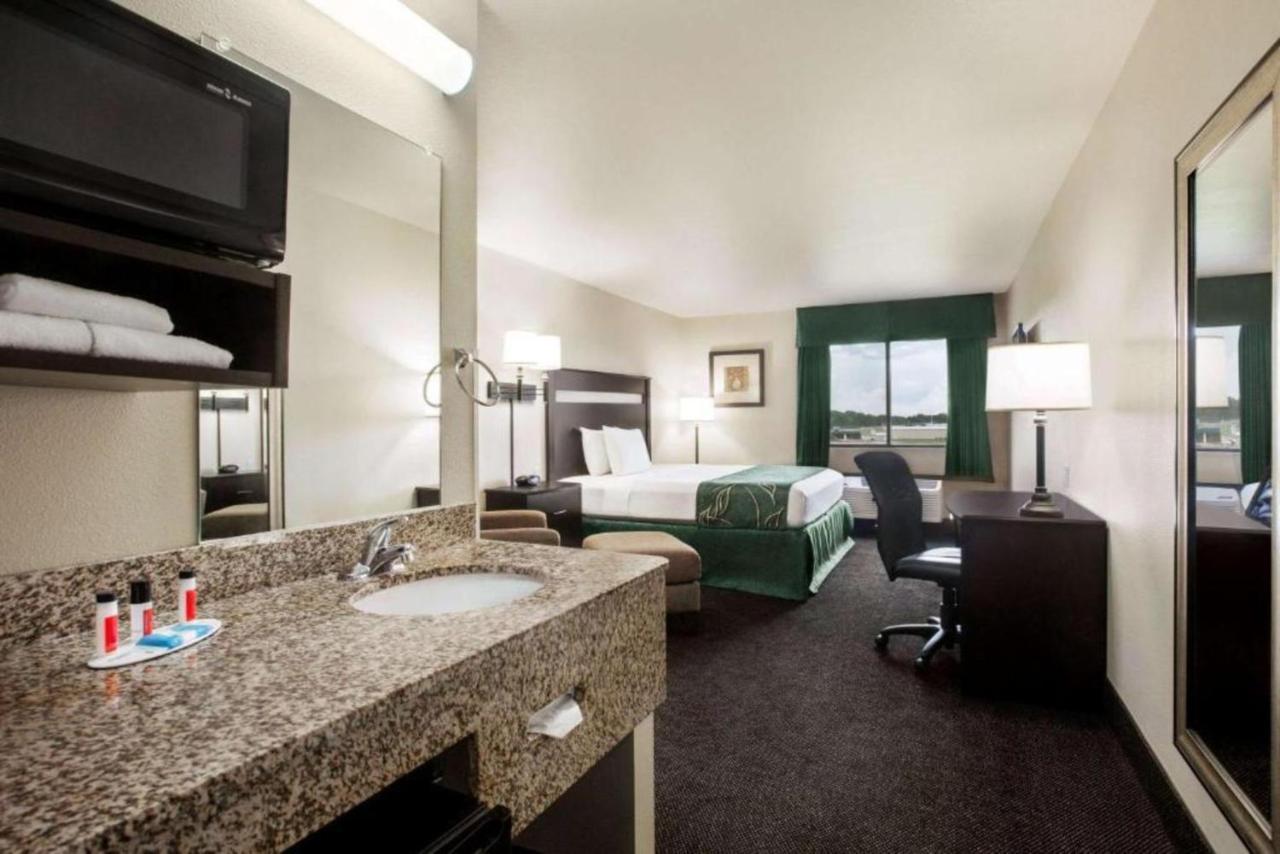 Travelodge By Wyndham Livonia Esterno foto